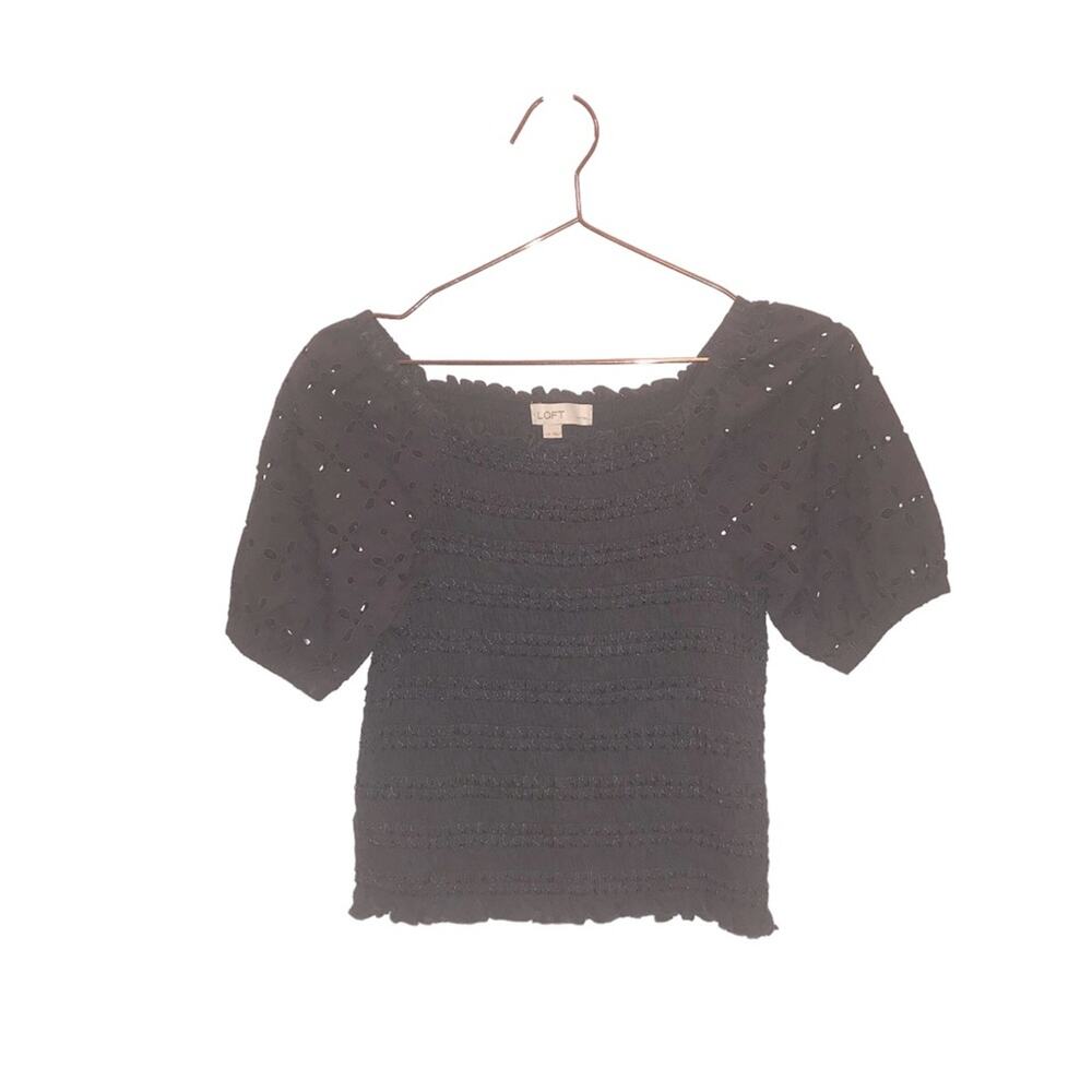 Loft Summer cropped top off the shoulder eye sleeve with stretch